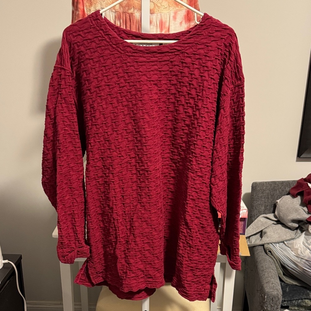 Chic Textured Burgundy Women's Blouse